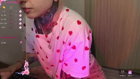 Snapshot of _viv1an_ chatting on 01/13/25, 04:41 Alis online show from 01/13/25, 04:41