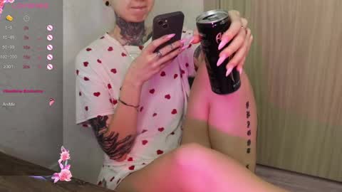 Snapshot of _viv1an_ chatting on 01/16/25, 10:42 Alis online show from 01/16/25, 10:42