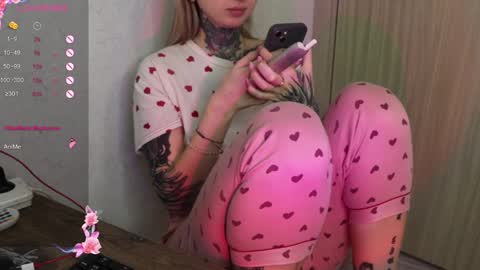 Snapshot of _viv1an_ chatting on 01/22/25, 08:49 Alis online show from 01/22/25, 08:49