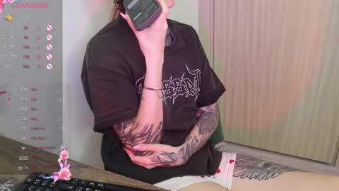 Snapshot of _viv1an_ chatting on 01/27/25, 07:46 Alis online show from 01/27/25, 07:46