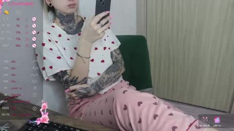 Snapshot of _viv1an_ chatting on 01/28/25, 08:04 Alis online show from 01/28/25, 08:04