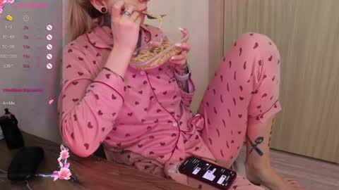 Snapshot of _viv1an_ chatting on 02/08/25, 02:16 Alis online show from 02/08/25, 02:16