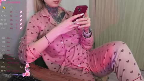 Snapshot of _viv1an_ chatting on 02/08/25, 05:18 Alis online show from 02/08/25, 05:18