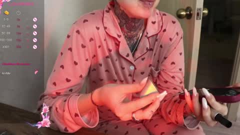 Snapshot of _viv1an_ chatting on 02/14/25, 12:25 Alis online show from 02/14/25, 12:25