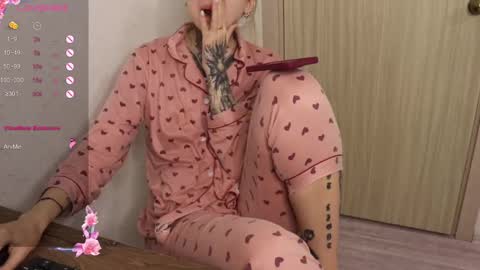 Snapshot of _viv1an_ chatting on 02/15/25, 03:31 Alis online show from 02/15/25, 03:31