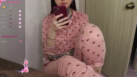 Snapshot of _viv1an_ chatting on 03/06/25, 02:51 Alis online show from 03/06/25, 02:51