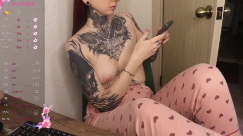 Snapshot of _viv1an_ chatting on 03/10/25, 06:45 Alis online show from 03/10/25, 06:45