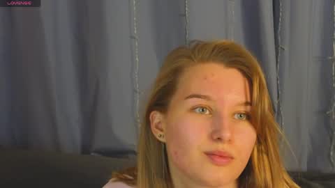 Snapshot of _watchmesmile_ chatting on 05/07/26, 04:51 _watchmesmile_ online show from 05/07/26, 04:51