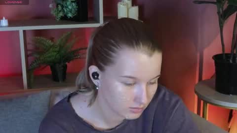 Snapshot of _watchmesmile_ chatting on 05/28/26, 04:43 _watchmesmile_ online show from 05/28/26, 04:43