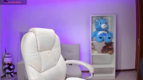 Fernanda  online show from 10/24/25, 06:10