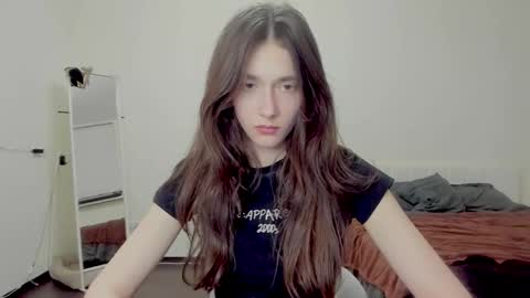 Snapshot of _wilson__ chatting on 09/18/25, 04:42 Willa online show from 09/18/25, 04:42