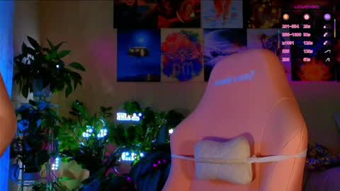 Snapshot of _witch__ chatting on 04/19/26, 05:18 Enni online show from 04/19/26, 05:18