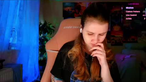 Snapshot of _witch__ chatting on 05/06/26, 05:46 Enni online show from 05/06/26, 05:46