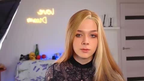 Snapshot of _yourfoxy_ chatting on 11/03/25, 04:30 LITTLE FOX online show from 11/03/25, 04:30