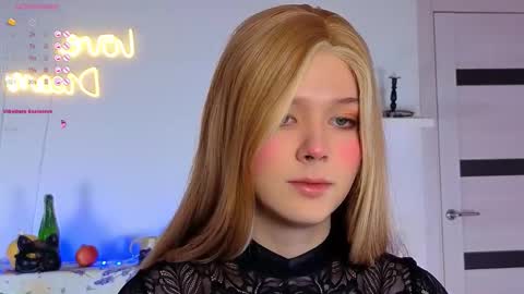 Snapshot of _yourfoxy_ chatting on 11/17/25, 02:12 LITTLE FOX online show from 11/17/25, 02:12