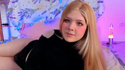 Snapshot of _yourfoxy_ chatting on 11/21/25, 04:27 LITTLE FOX online show from 11/21/25, 04:27