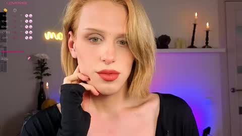 Snapshot of _yourfoxy_ chatting on 11/29/25, 03:59 LITTLE FOX online show from 11/29/25, 03:59