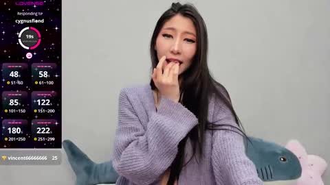 Mia online show from 12/04/25, 12:42