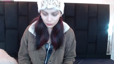 Yuyi online show from 12/23/24, 11:14