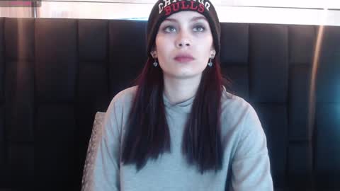 Yuyi online show from 12/31/24, 01:08