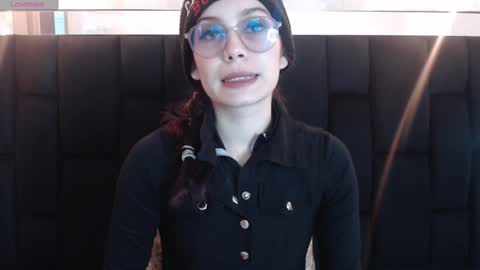 Yuyi online show from 01/04/25, 11:11