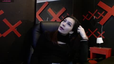 Yuyi online show from 01/13/25, 11:08
