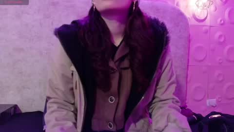 Yuyi online show from 11/02/25, 11:45