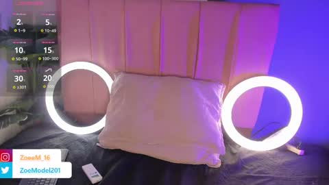 Snapshot of _zoe_12 chatting on 10/18/25, 08:20 Zoe online show from 10/18/25, 08:20