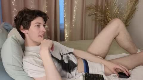 Snapshot of a11ice chatting on 11/12/25, 12:27 Denis online show from 11/12/25, 12:27