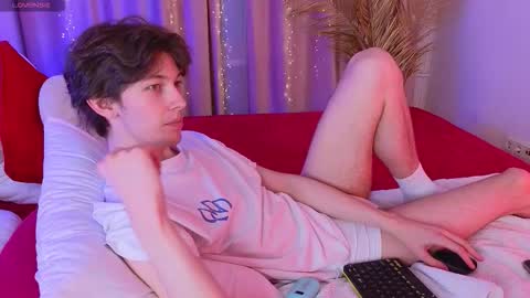 Snapshot of a11ice chatting on 11/30/25, 01:15 Denis online show from 11/30/25, 01:15