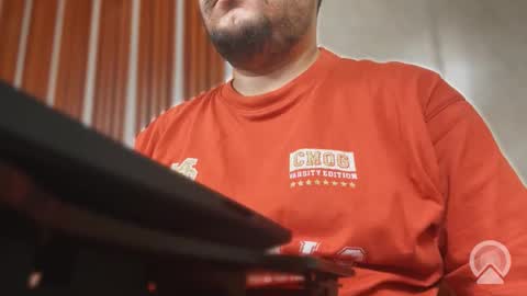 Snapshot of a4h_odin chatting on 10/17/25, 11:13 Sleepy owl online show from 10/17/25, 11:13