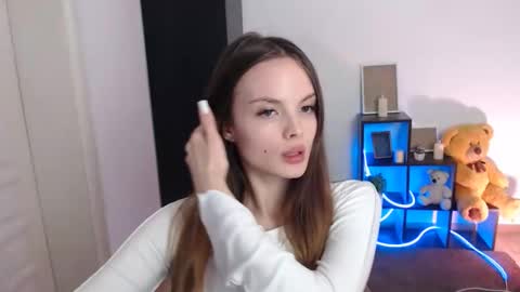 a_ariella_ online show from 11/04/25, 01:32