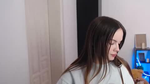 a_ariella_ online show from 11/30/25, 01:59