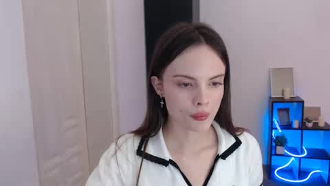 a_ariella_ online show from 12/04/25, 02:26