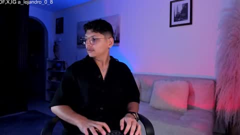 Snapshot of a_lejandro_08 chatting on 11/19/25, 04:07 alejo online show from 11/19/25, 04:07