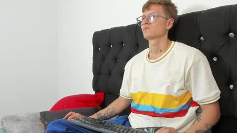 Snapshot of a_sexy_couple__ chatting on 10/05/25, 09:13 A Sexy Couple online show from 10/05/25, 09:13