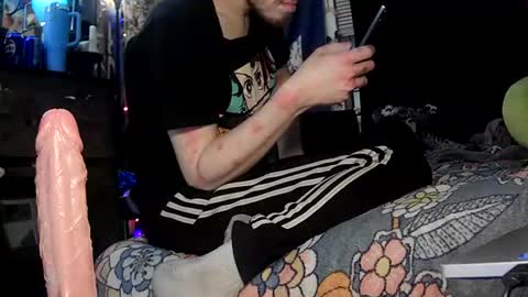 Snapshot of a_twinkie chatting on 11/18/25, 01:44 Chris online show from 11/18/25, 01:44