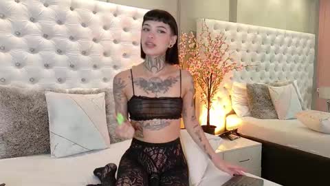 Snapshot of aa_lunit chatting on 09/17/25, 02:41 Luni  online show from 09/17/25, 02:41