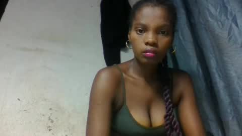 Snapshot of aadienne chatting on 04/19/26, 11:18 aadienne online show from 04/19/26, 11:18