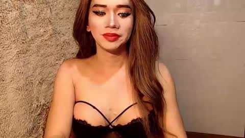 Snapshot of aaliyah04 chatting on 10/23/25, 02:27 BERLAT online show from 10/23/25, 02:27