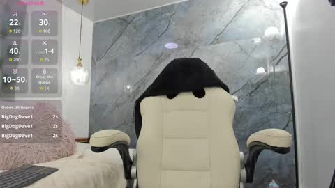 Snapshot of aaliyah_keller chatting on 09/27/25, 02:16  Aaliyah  online show from 09/27/25, 02:16