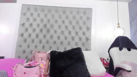 Snapshot of aaliyah_keller chatting on 09/29/25, 07:40  Aaliyah  online show from 09/29/25, 07:40