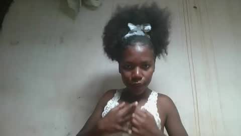 Snapshot of aangelinee chatting on 10/15/25, 05:40 aangelinee online show from 10/15/25, 05:40