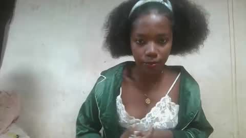 Snapshot of aangelinee chatting on 10/18/25, 03:02 aangelinee online show from 10/18/25, 03:02
