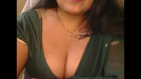 Snapshot of aaradhya_sexy_88 chatting on 11/13/25, 10:25 aaradhya_sexy_88 online show from 11/13/25, 10:25