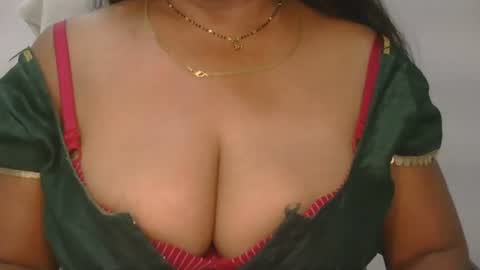 Snapshot of aaradhya_sexy_88 chatting on 06/29/26, 10:15 aaradhya_sexy_88 online show from 06/29/26, 10:15
