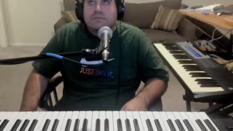 Snapshot of aaroleplayer chatting on 10/12/25, 01:15 Aaron online show from 10/12/25, 01:15