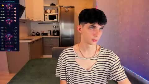 Snapshot of aaron_bang chatting on 09/22/25, 12:23 Aaron Bang online show from 09/22/25, 12:23