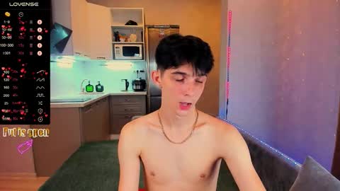 Snapshot of aaron_bang chatting on 09/30/25, 07:41 Aaron Bang online show from 09/30/25, 07:41