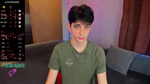 Snapshot of aaron_bang chatting on 11/30/25, 10:14 Aaron Bang online show from 11/30/25, 10:14